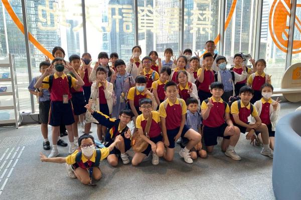 少年警訊參觀賽馬會禁毒資訊天地